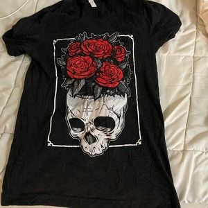 Gray skull tshirt